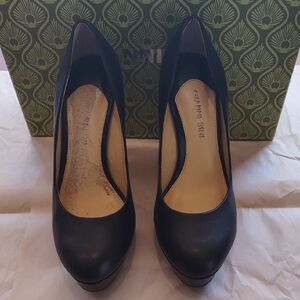 Gianni Bini Black Round-Toe Platform Pumps